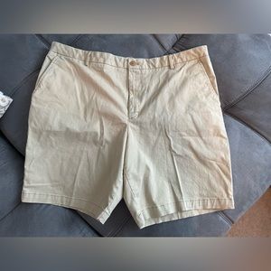 Izod khaki shorts
